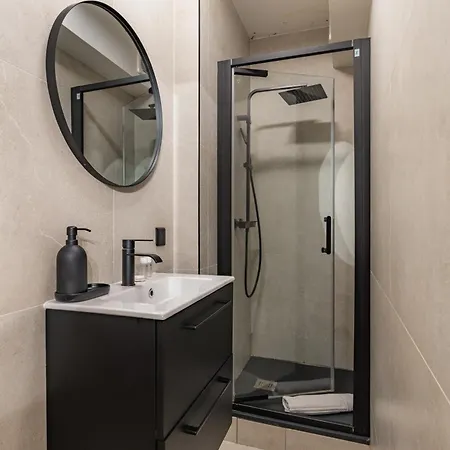 Chic 2-room In The Heart Of Parisian Luxury * Paris