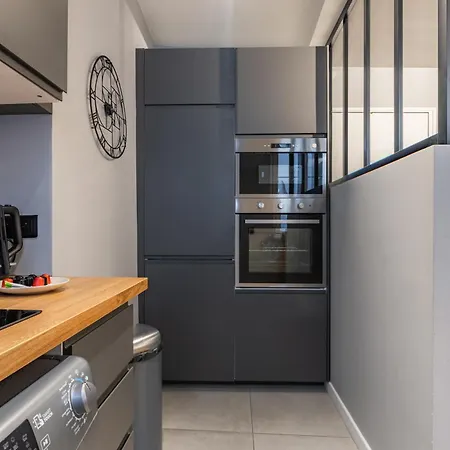 Chic 2-room In The Heart Of Parisian Luxury Apartment *